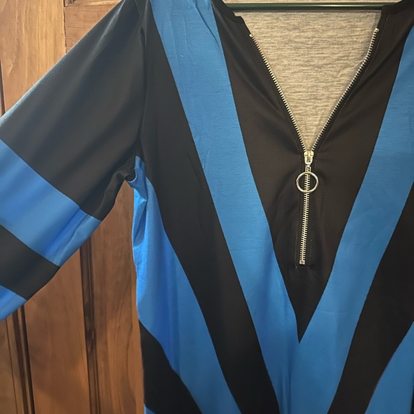 Blue and Black Zipper zip upV-Neck Women's sweater top! Size large! - Picture 5 of 6